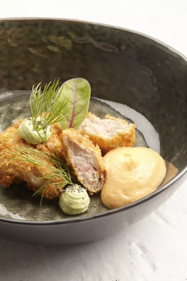 Lamszwezeriken met choronespuma en crème van dragon