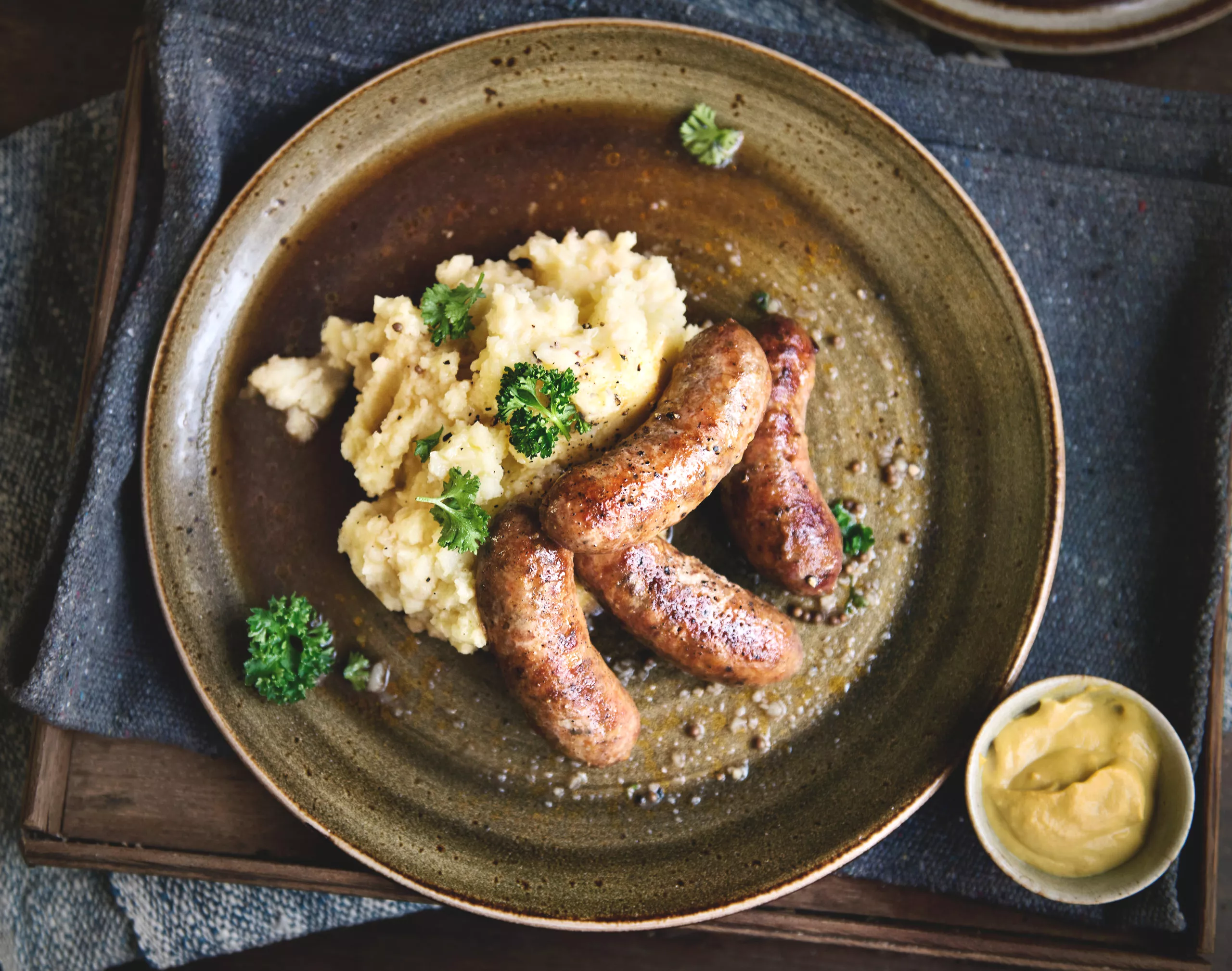 Boerenworst met appelmoes en smeuïge aardappelpuree