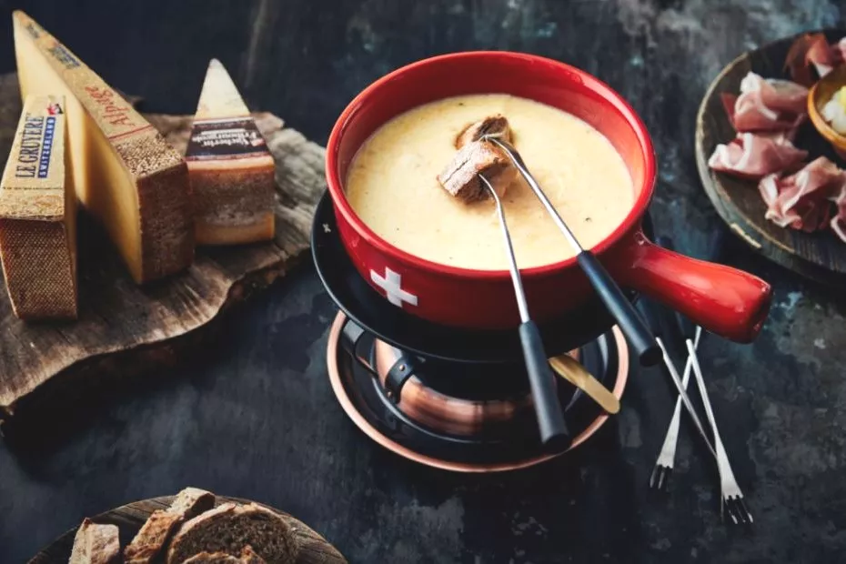 Fondue met 3 kazen: Le Gruyère AOP Classic, Le Gruyère d’Alpage AOP en Vacherin Fribourgeois AOP