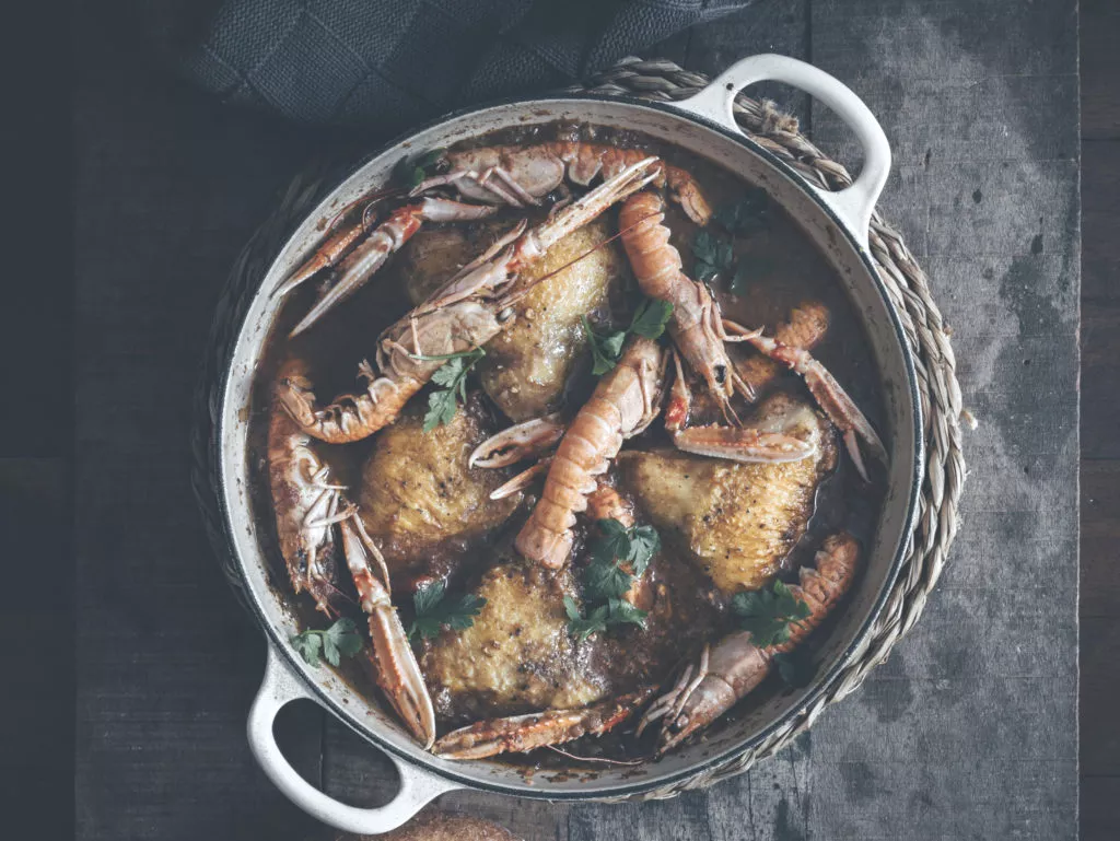Kip met langoustines op Spaanse wijze