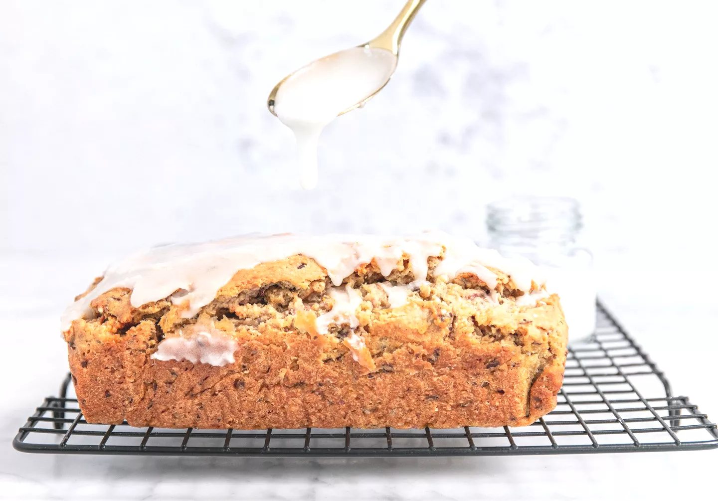 Vegan paascake met sprinkles
