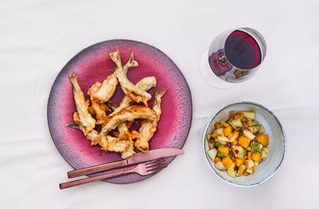 Spiering tempura met mango-appel salsa