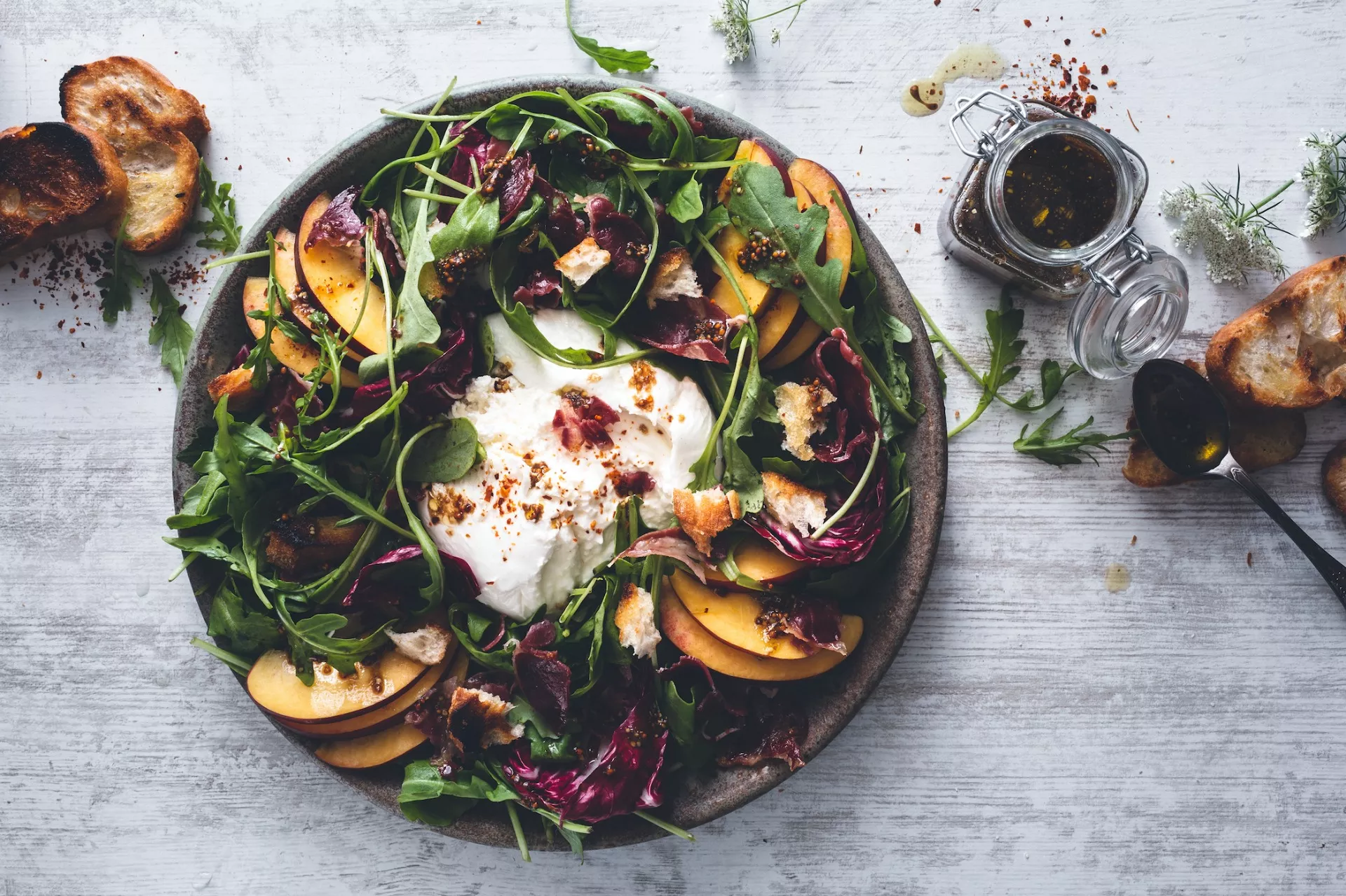 Burrata salade met gegrilde perziken