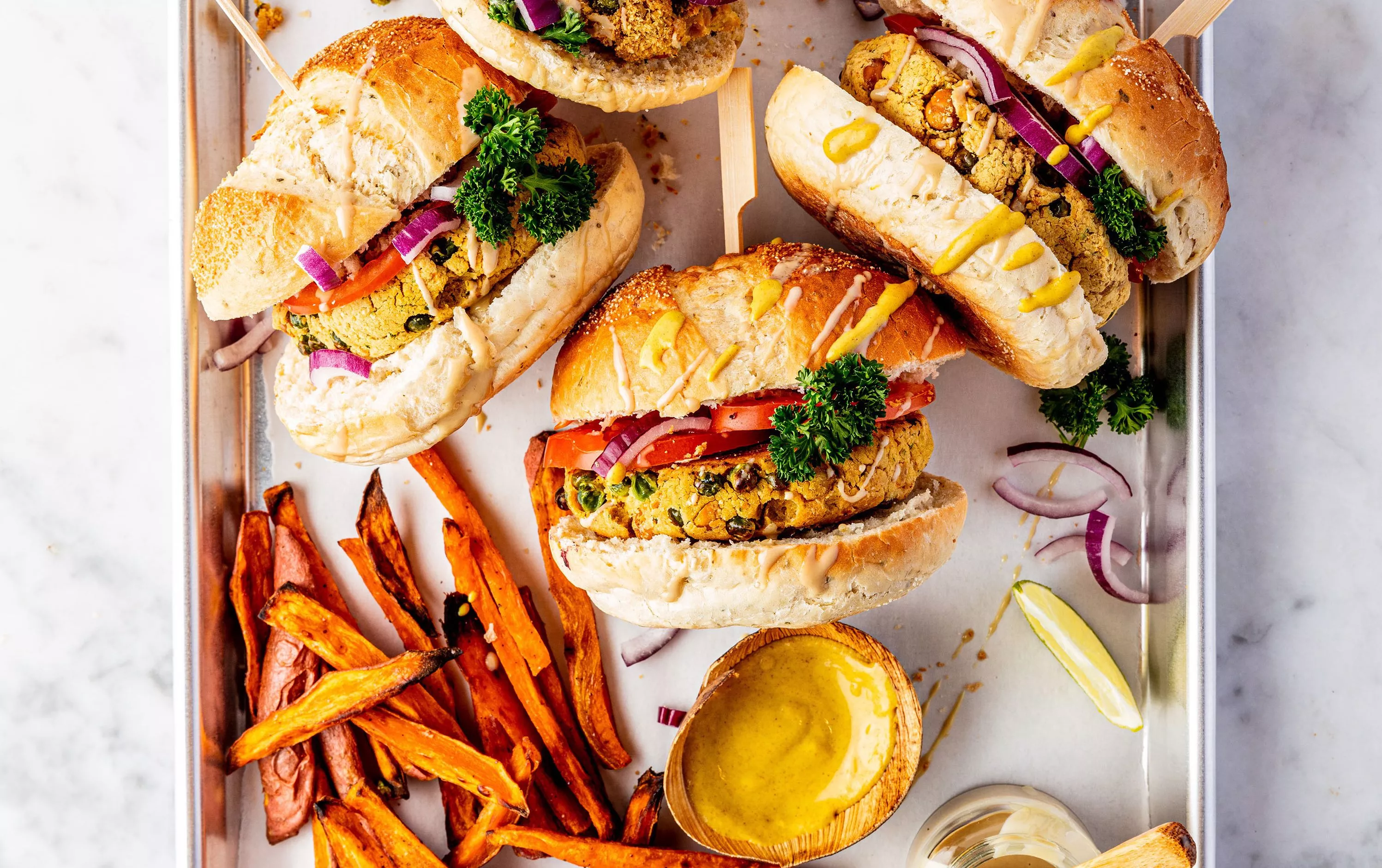 Falafelburger met zoete aardappelfriet