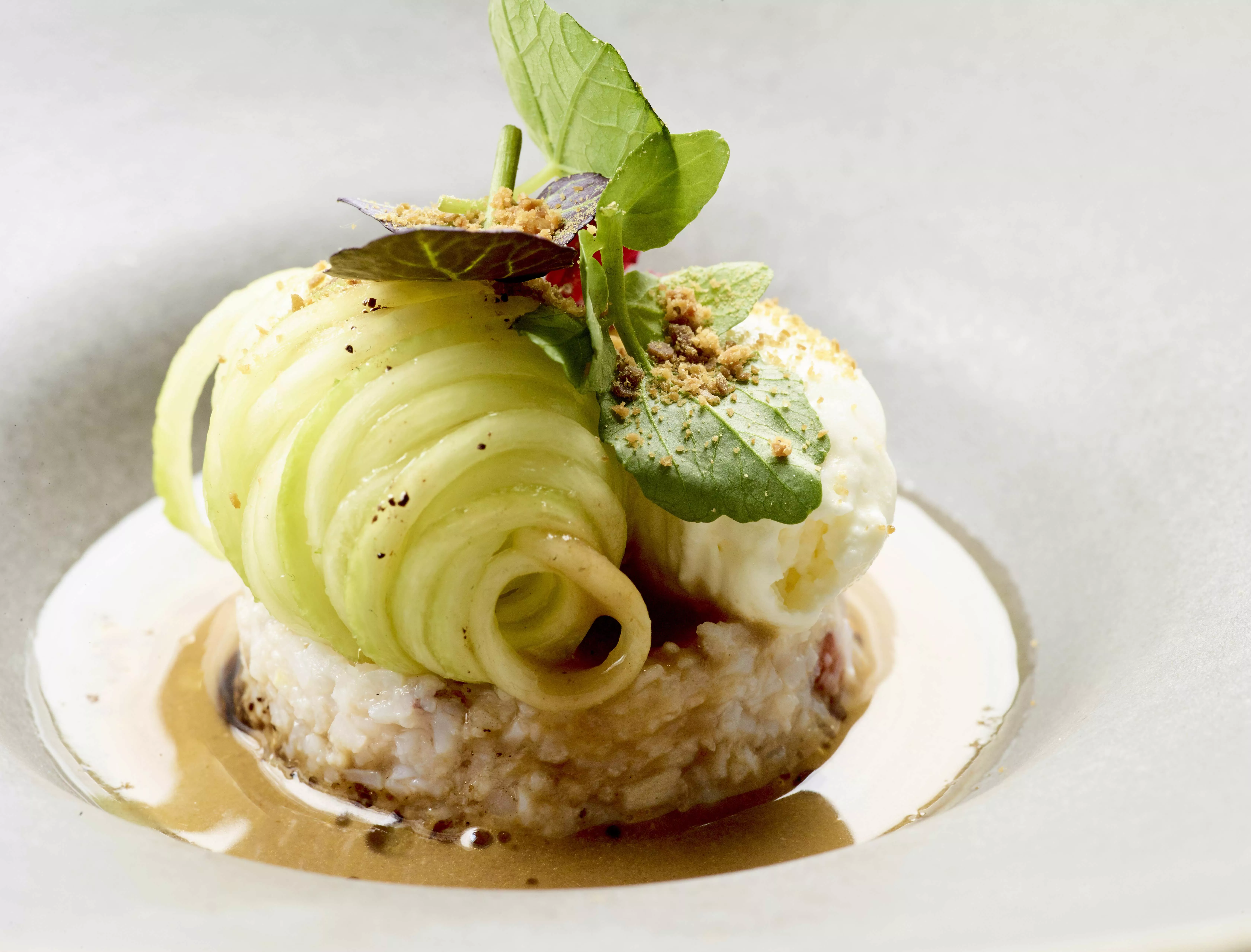 Strandkrabsoep met spaghetti van courgette, bruine krab en koffie