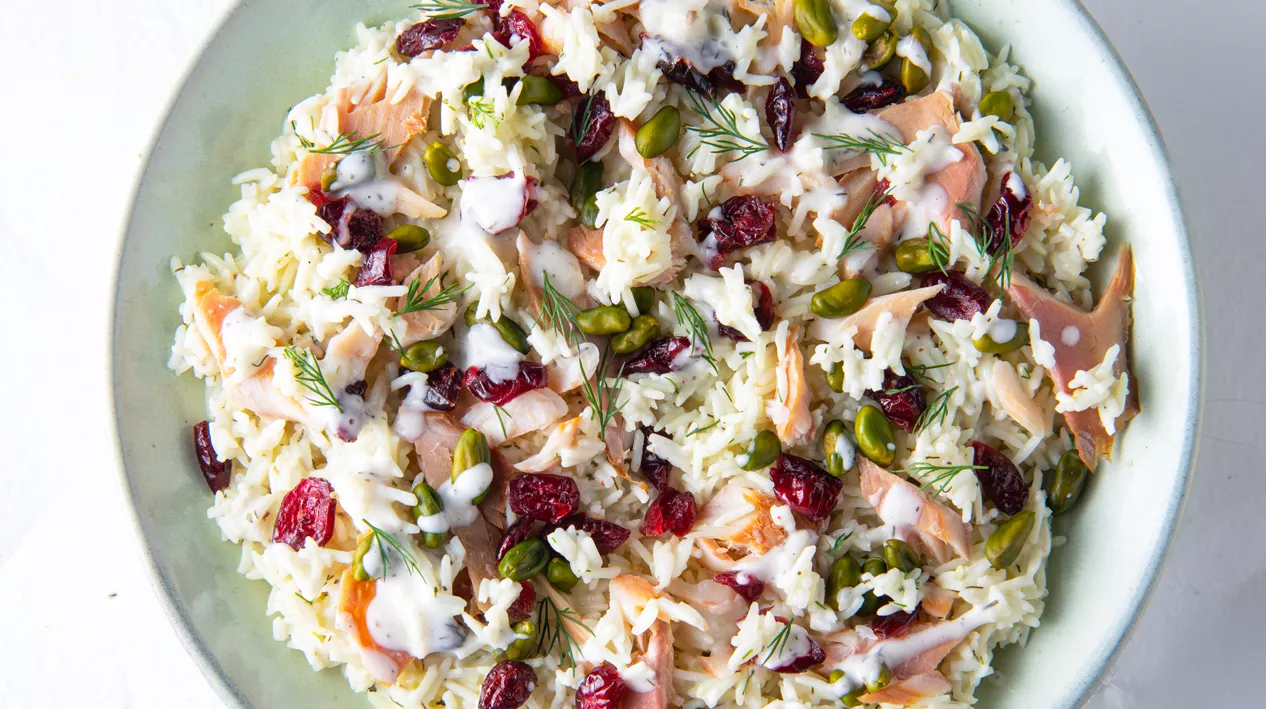 Rijstsalade met forel, dille en yoghurt
