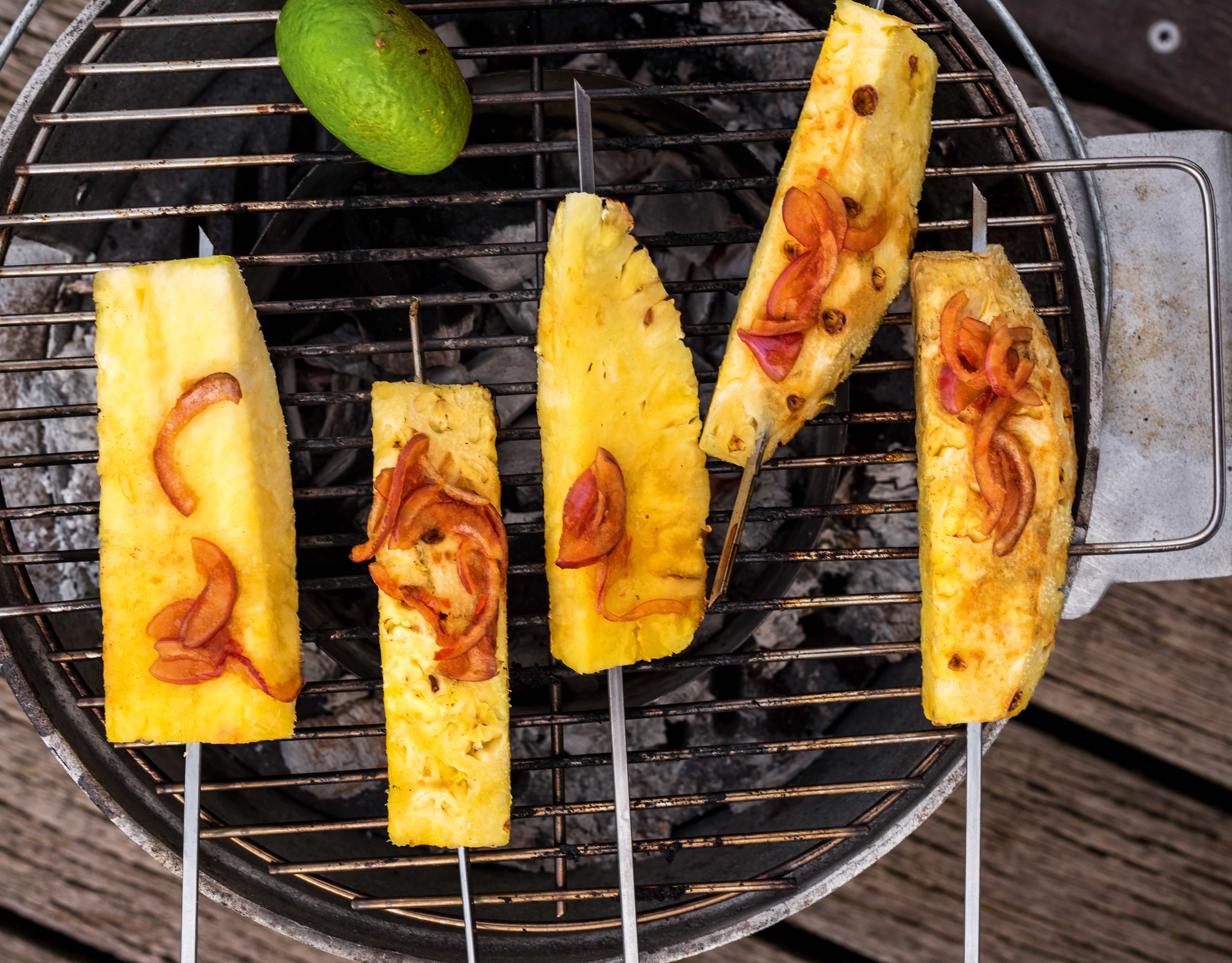Gegrilde ananas met Thaise dressing
