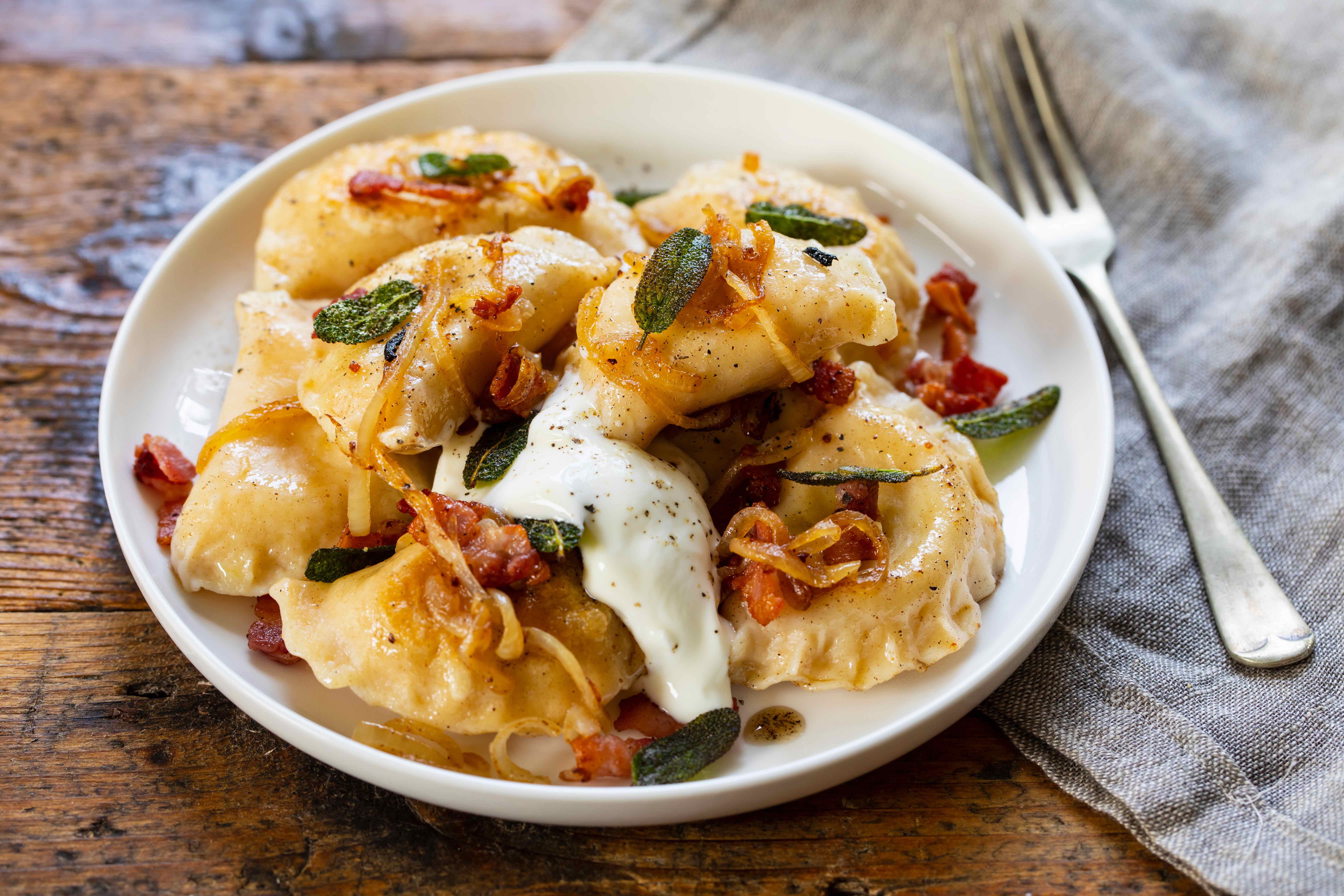 Poolse dumplings met zuurkool en paddenstoelen