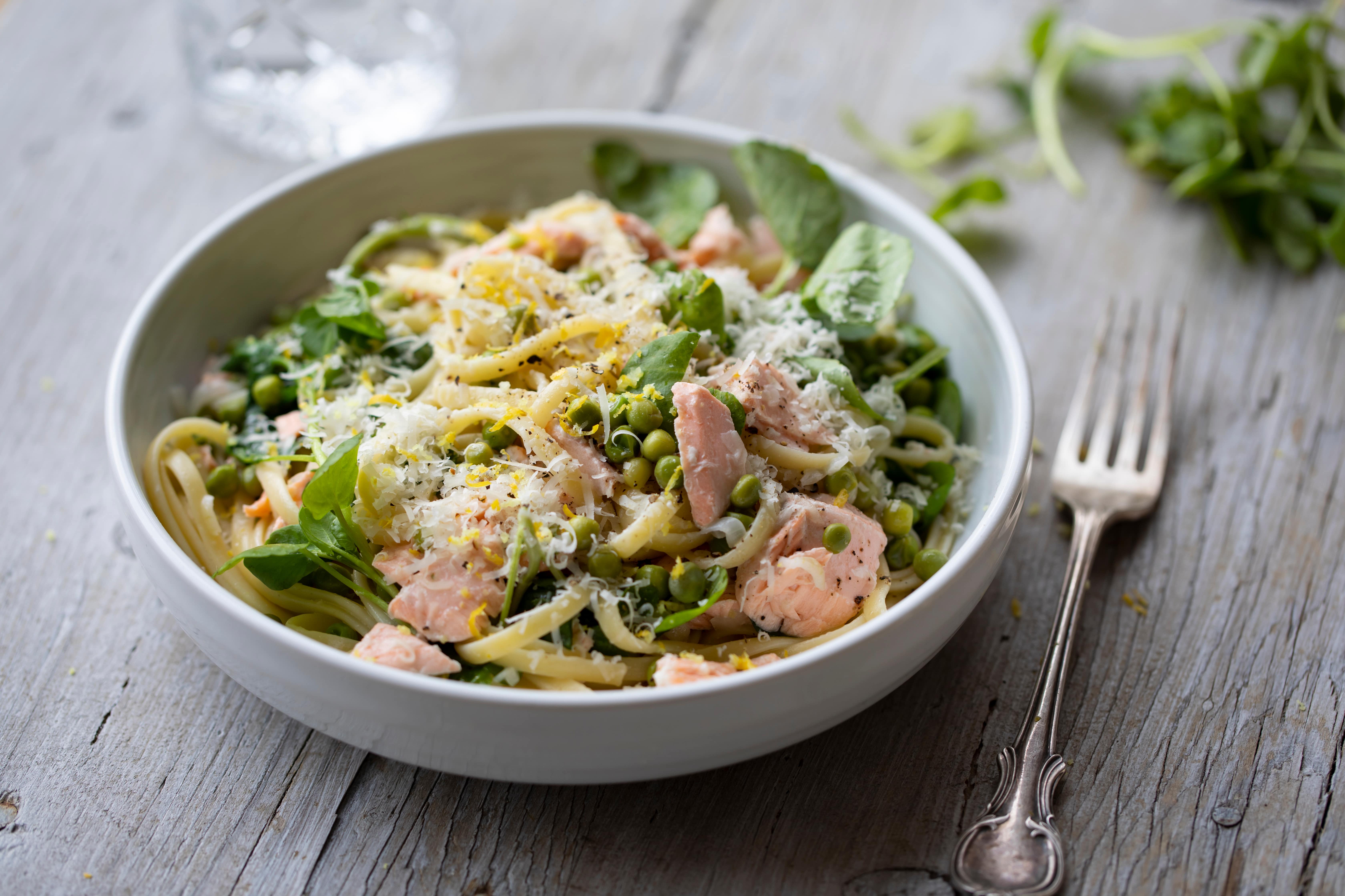 Linguine met zalm en boontjes