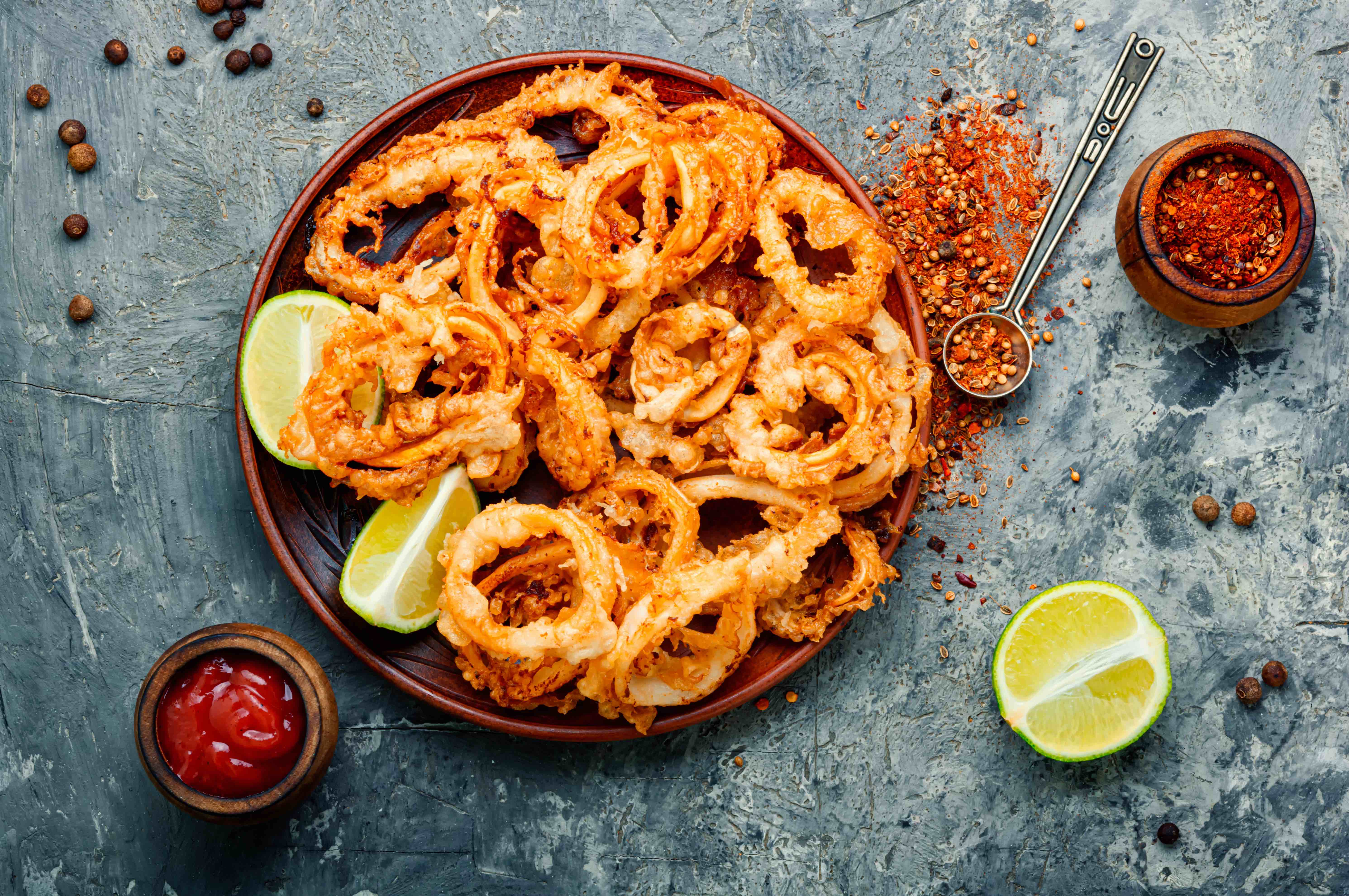 Gefrituurde calamares met limoen