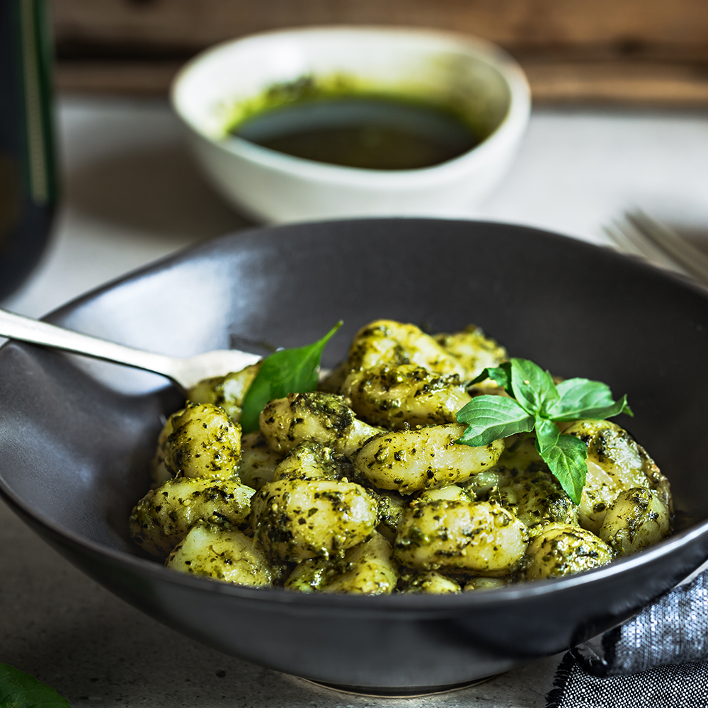 Pittige gnocchi met pesto van basilicum en spinazie