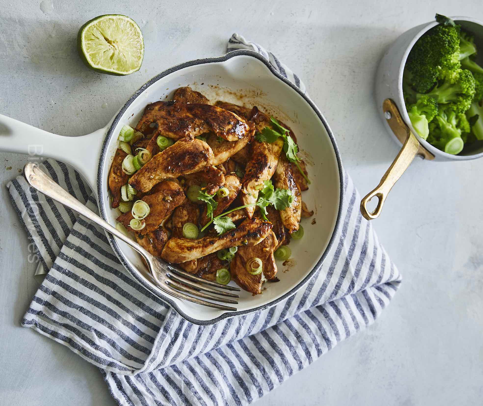 Smaakexplosie kipreepjes met knoflook en vissaus
