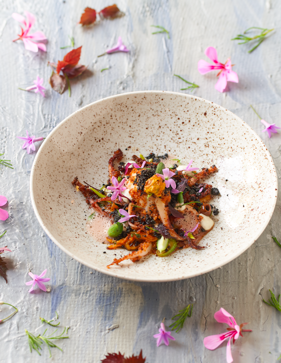 Gebakken pijlinktvis tentakels met Belgische quinoa en geroosterde paprika