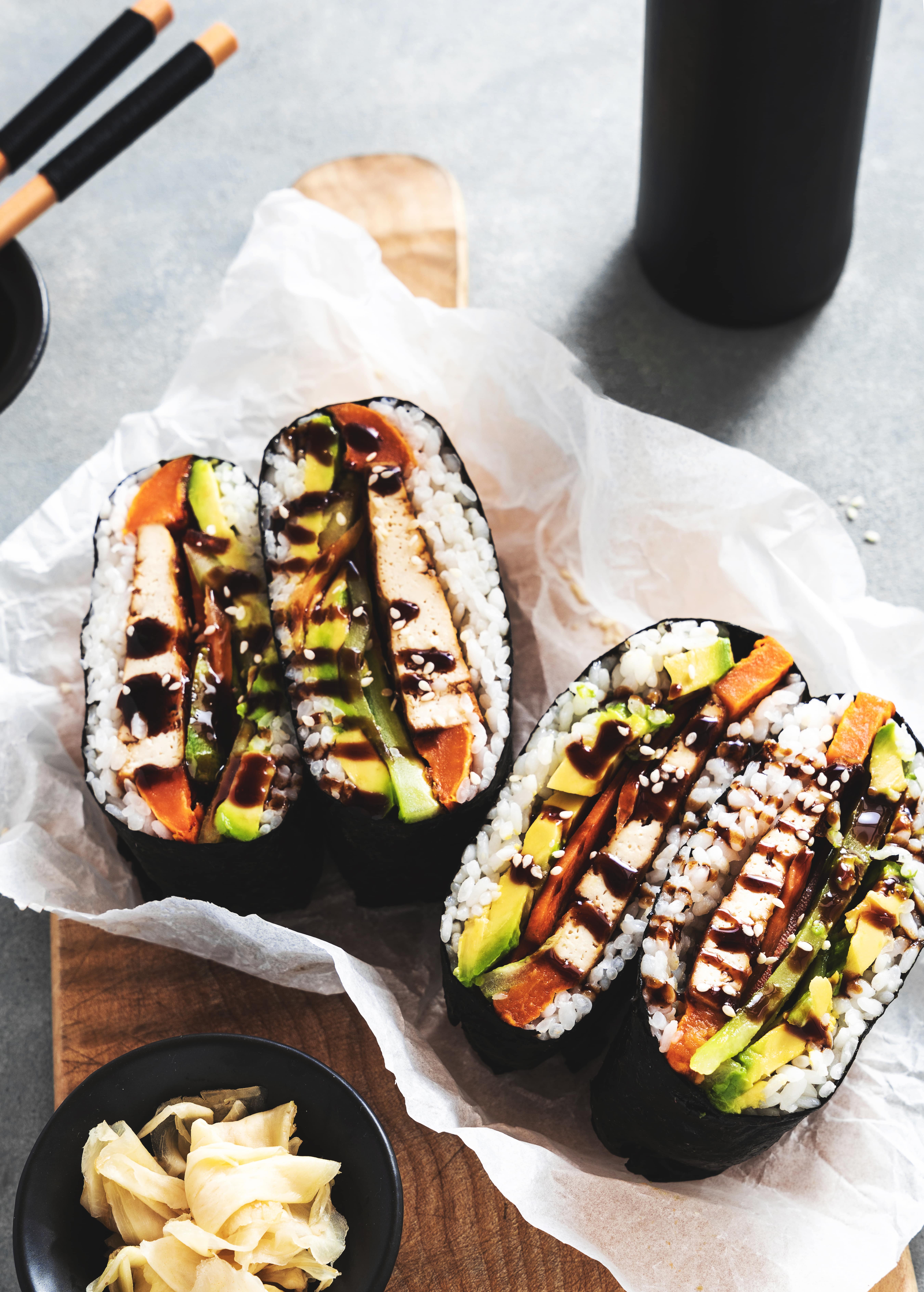 Vegan onigirazu