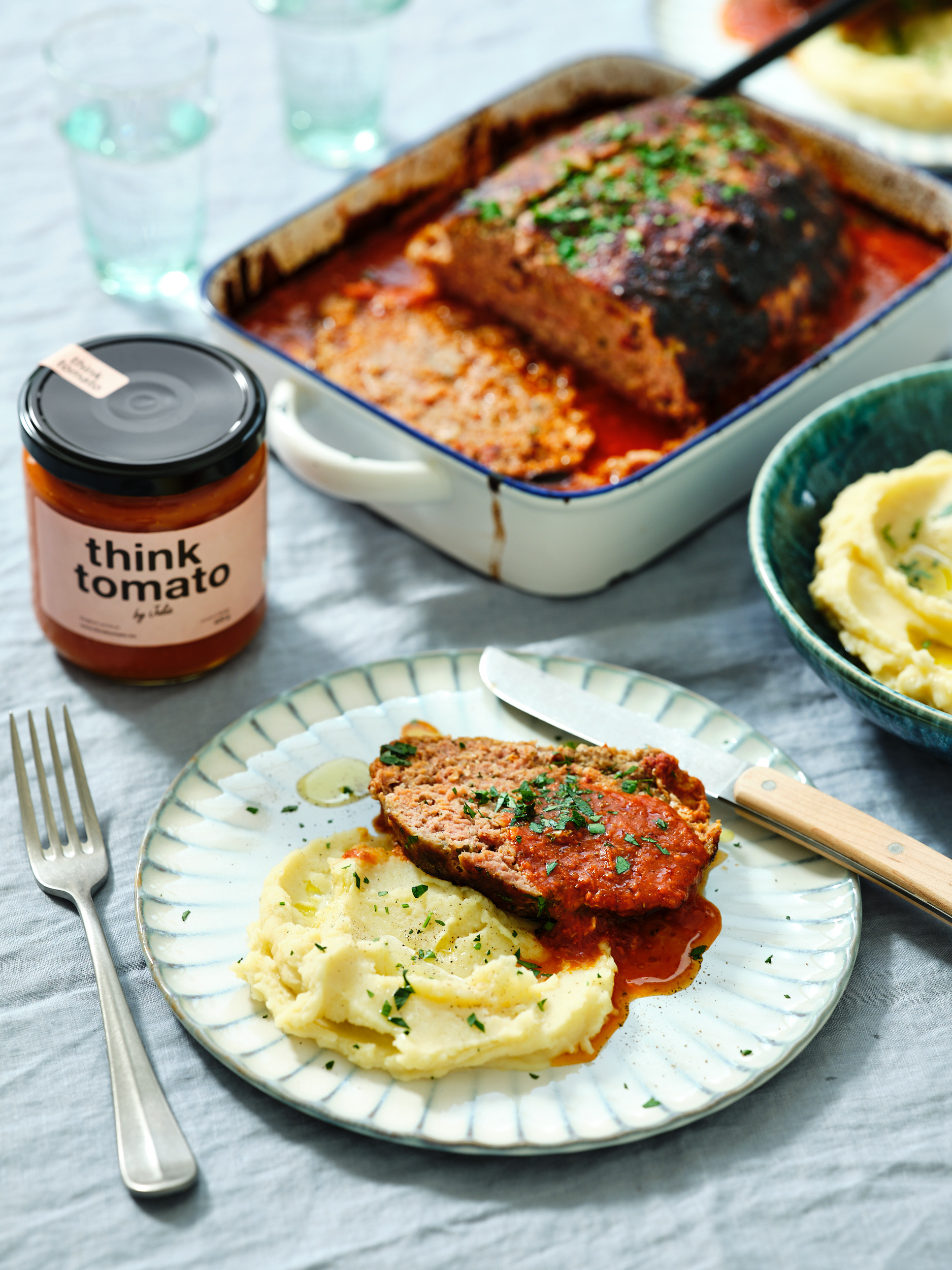 Zuiders gehaktbroodje met tomatensaus
