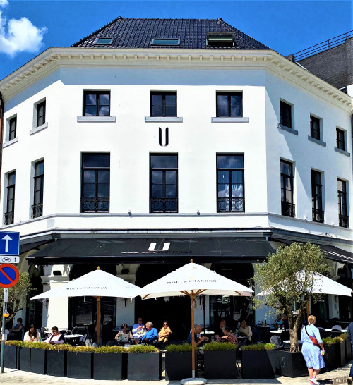 U Eat & Sleep Antwerp