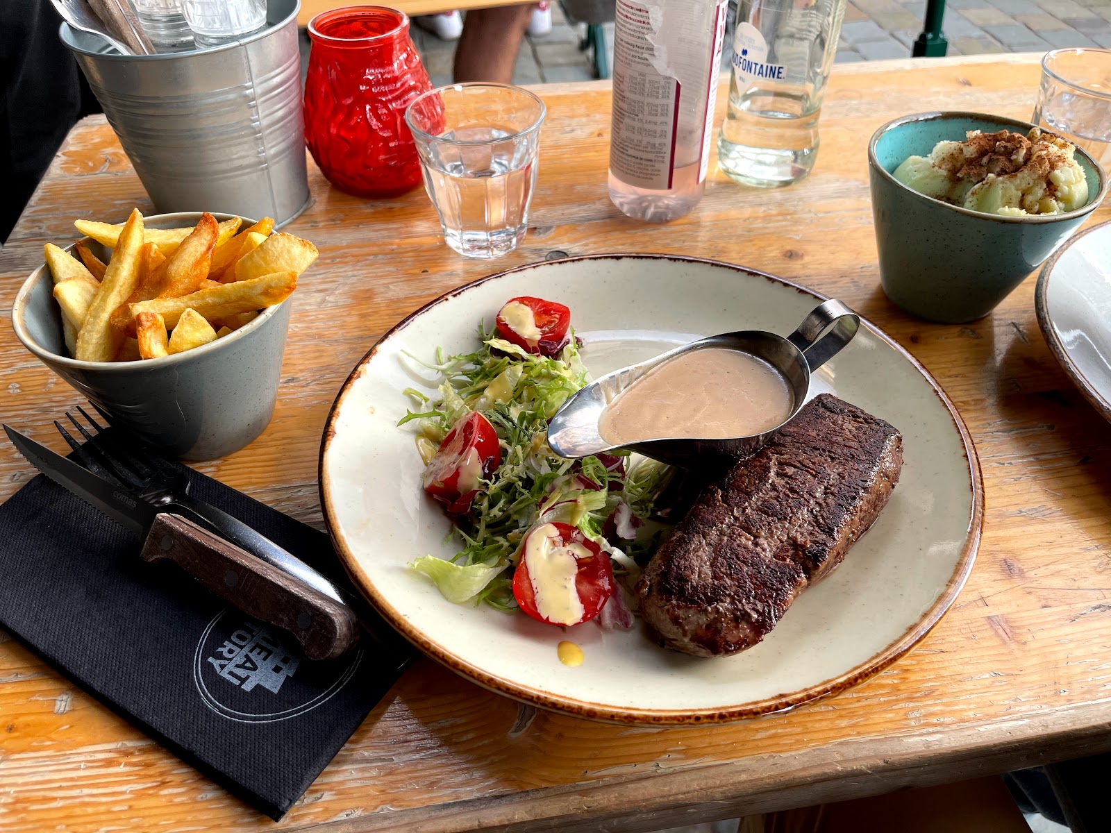 Ontdek Meat Factory te Antwerpen op Eiyou. Meat Factory openingsuren