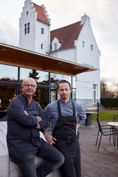 Ontdek Spaans Dak te OudHeverlee op Eiyou. Spaans Dak openingsuren raadplegen op Club Ambiance.